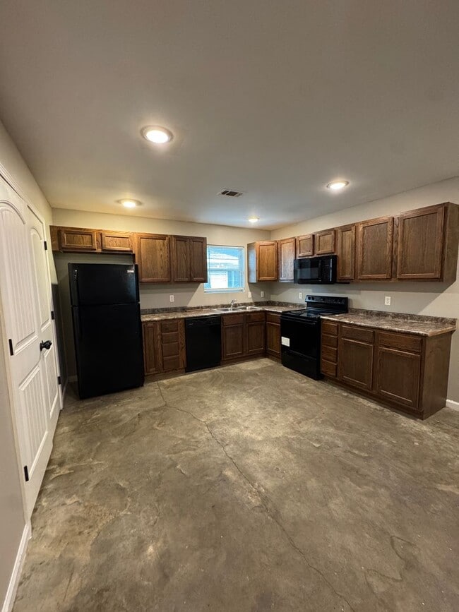 Building Photo - 3/2 Available Now Rental