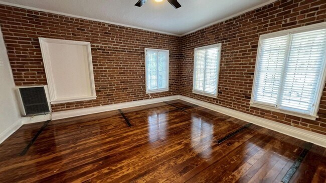 Building Photo - The Hannah on 9th- Where Historic Charm Me... Rental