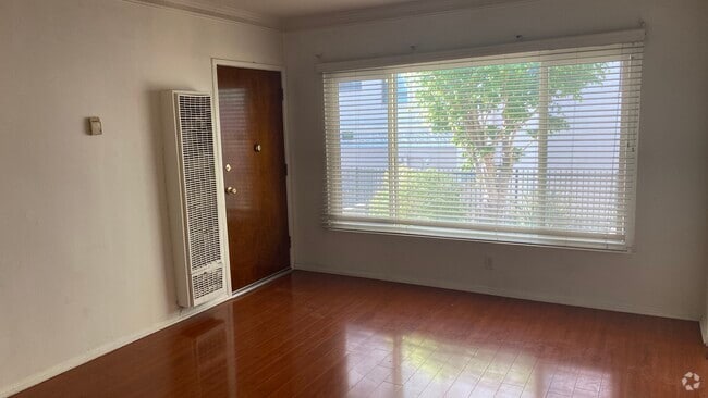 Building Photo - 1929 Argyle Ave Unit 0 Rental