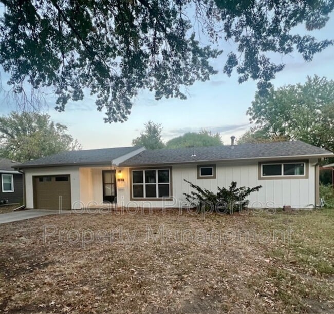 Building Photo - 1934 Emerald Dr