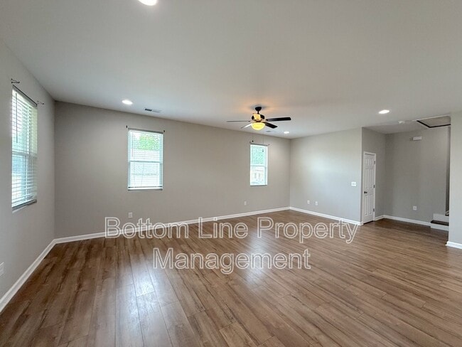 Photo - 641 Central Dr NW