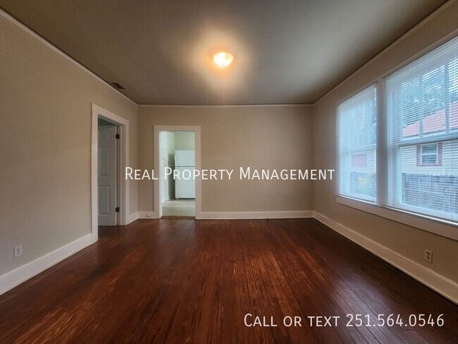 Photo - 562 Clarke St