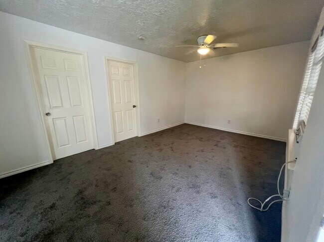 Photo - 831 1/2 Deerpass Drive