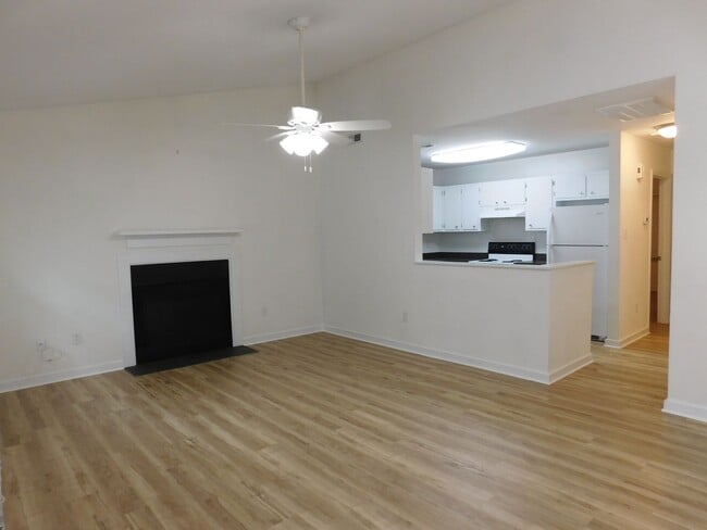 Photo - 1522 College Way
