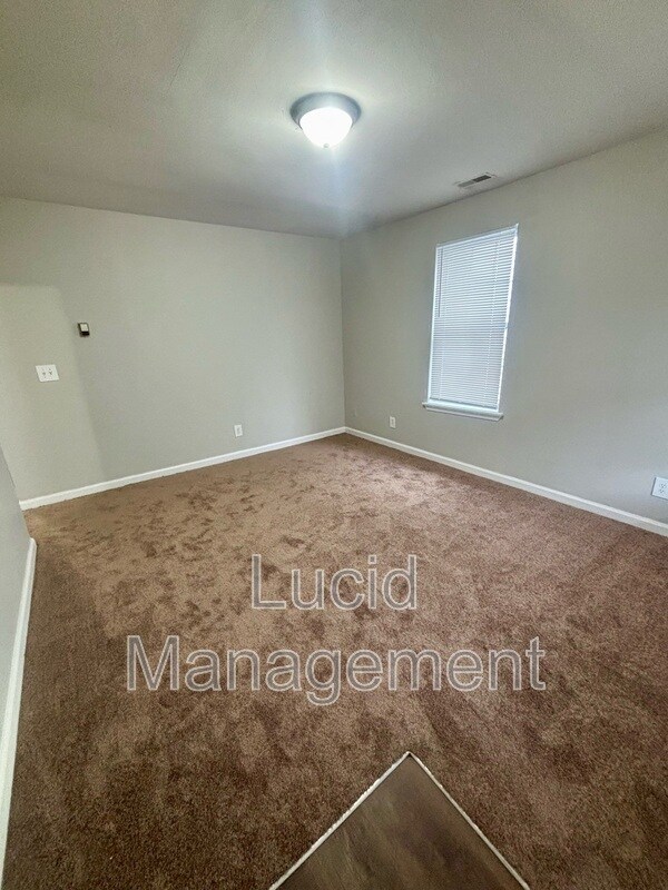 Photo - 910 W Whitney Ave