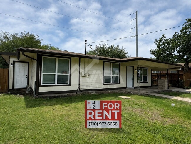 Building Photo - 411 Yolanda Dr