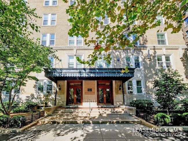 Building Photo - 1901 Columbia Rd NW Unit #702 Rental