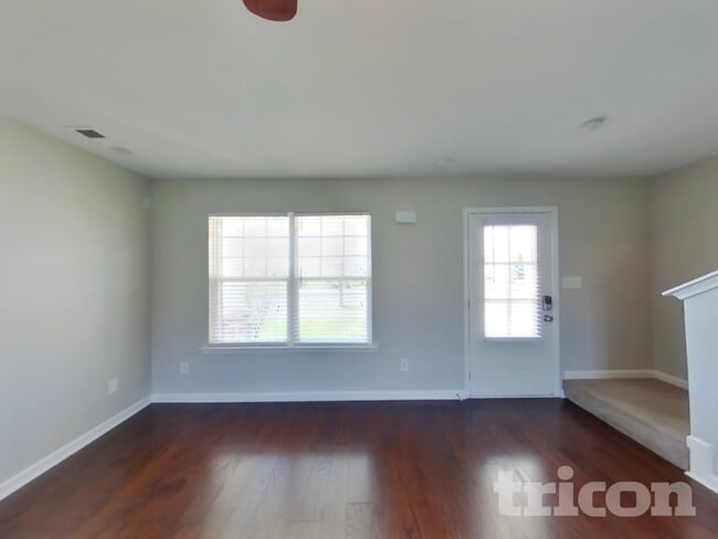 Photo - 323 Stratford Park Blvd