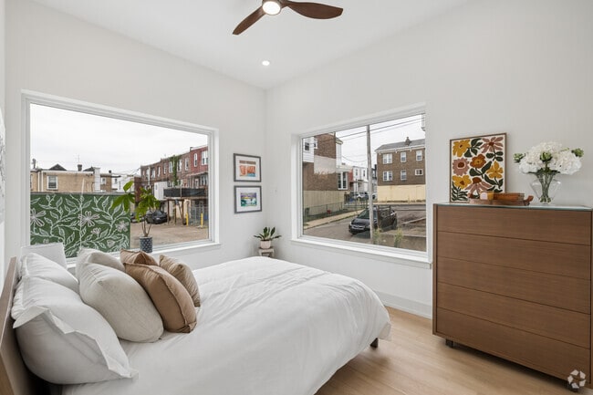 2BR, 2BA - 890SF - Primary Bedroom