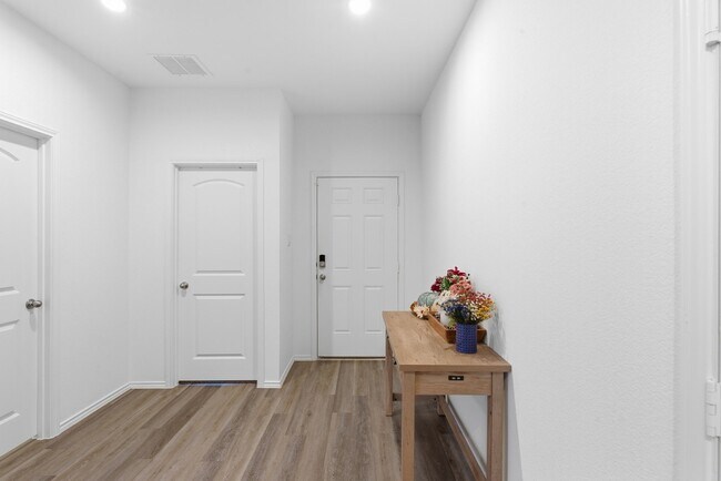Photo - 322 Coral Drift Ct