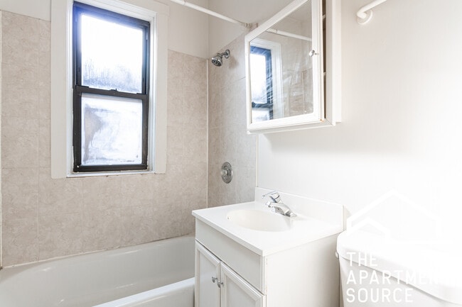 Photo - 839 W Cornelia Ave