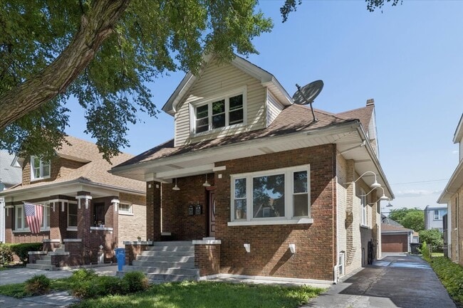Building Photo - 4928 W Eddy St Unit 2