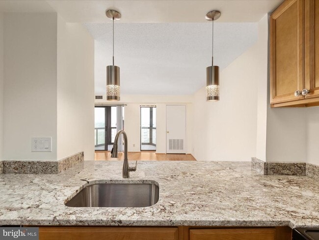 Photo - 900 N Stafford St Unidad 1206