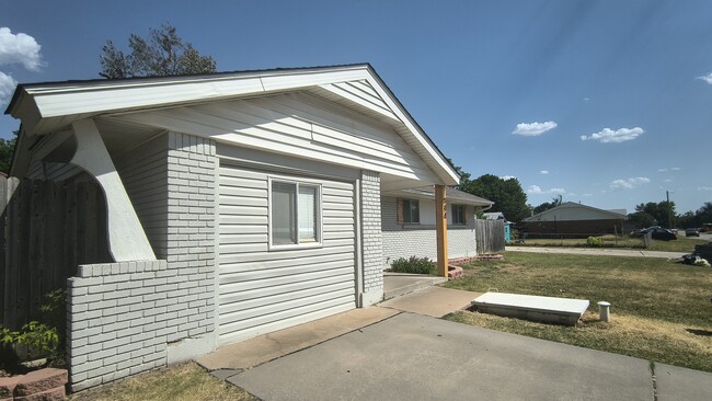Photo - 984 NW 5th St
