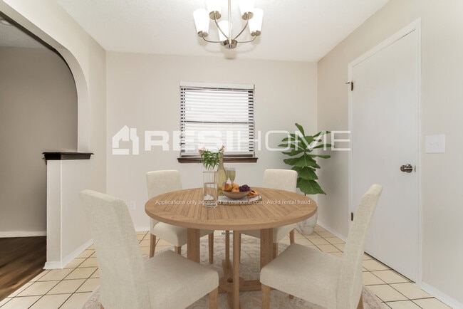 Photo - 5005 Oak Manor Dr