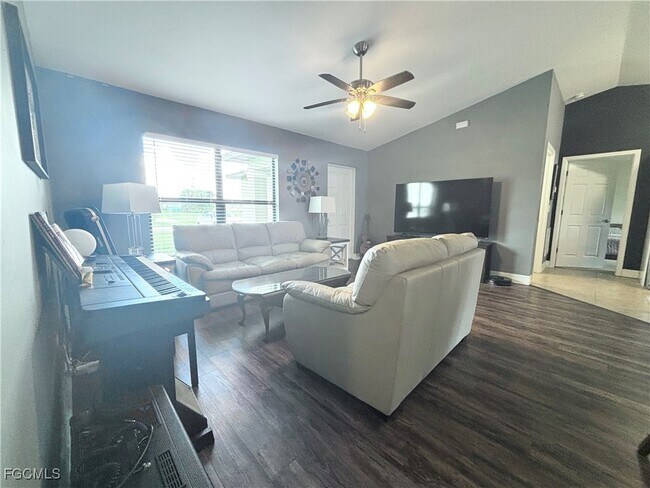 Photo - 2948 SW 6th Ave