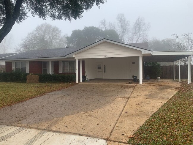 Building Photo - REMODELED SPACIOUS SOUTH BOSSIER HOME.