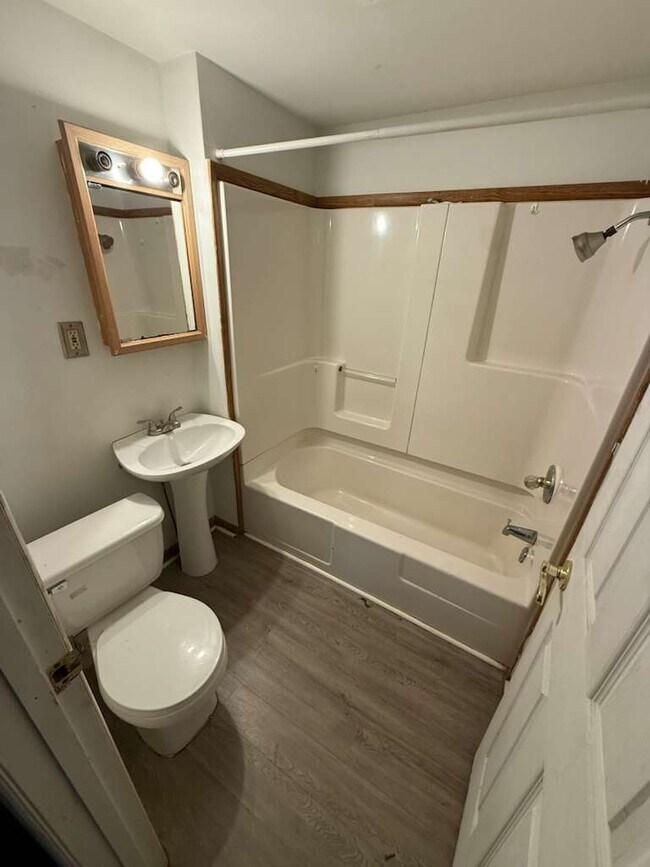 Photo - 390 N McKean St