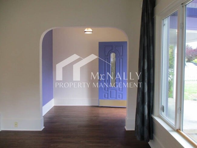 Photo - Charming 3-Bedroom Craftsman in Central Tacoma with Spacious Studio/Office