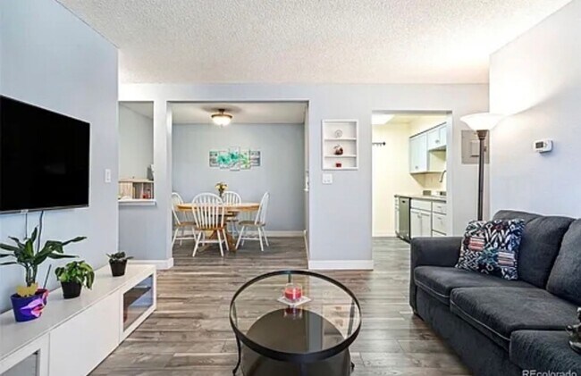 Photo - Beautiful 1 Bedroom Condo near City Center in Aurora Unidad B9