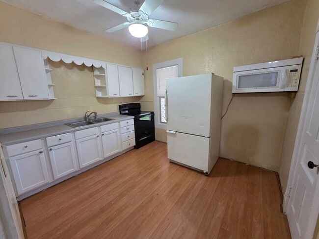 Building Photo - 1614 5th Ave Unit 1614 5TH AVE