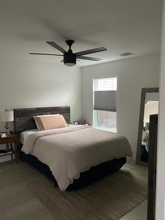 Photo - 4609 Leslie Ave