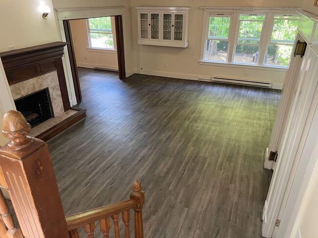 12 Bedroom 8 1/2 Bathroom plus parking and... - 12 Bedroom 8 1/2 Bathroom plus parking and... House