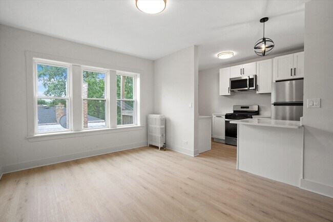 Photo - 3035 W Rosemont Ave Unidad 3 Rental