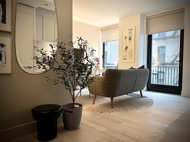 AVAILABLE ONE YEAR LEASE AS OF OCTOBER 1, 2022,Fully Furnished move-in ready studio w terrace - 111 Montgomery St Unit 5Q