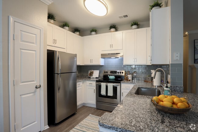 1BR, 1BA - 851 SF