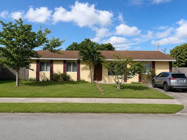 Building Photo - 4231 SW 55th Ave