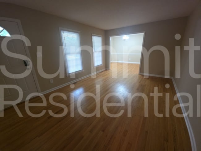Photo - 1908 Medfield Rd