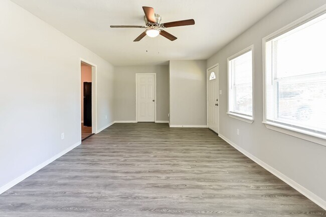 Photo - 7402 Wiley Rd