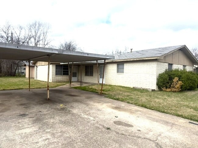 Building Photo - Duplex - 2 bedroom 1 bath