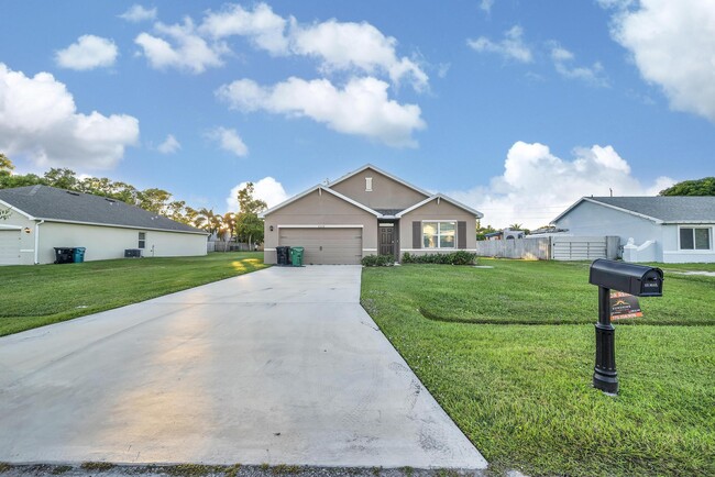 Photo - 2538 SE Rock Springs Dr House
