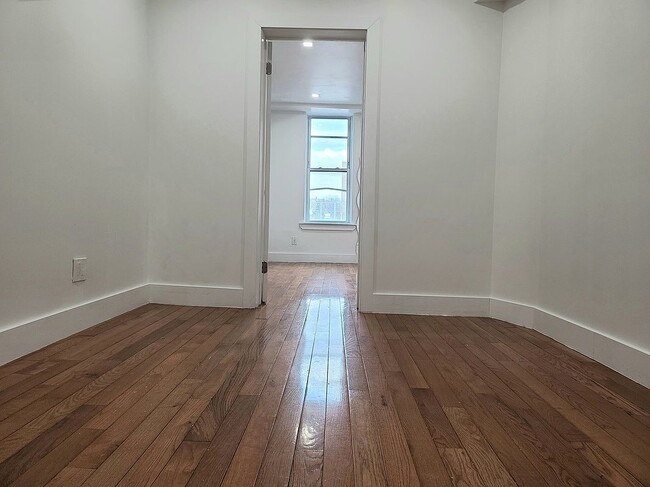 Photo - "Chic 1-Bedroom Bronx Apartment with Grani...