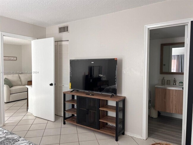Photo - 753 Michigan Ave Unit 3C