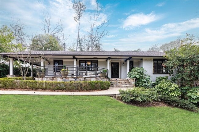 Building Photo - 870 Wellesley Dr NW