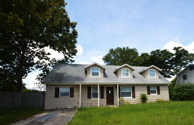 Historic but updated Single Family Charmer - Historic but updated Single Family Charmer House