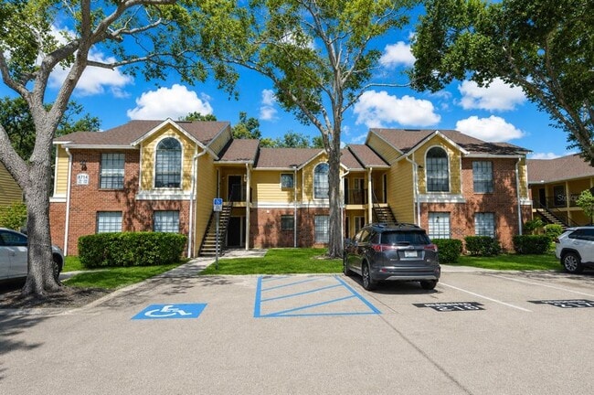 Building Photo - 8714 Mallard Reserve Dr Unit 201