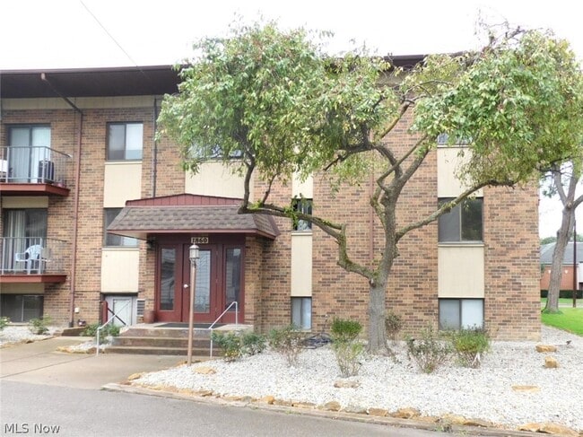 Photo - 1860 Mahoning Ave NW