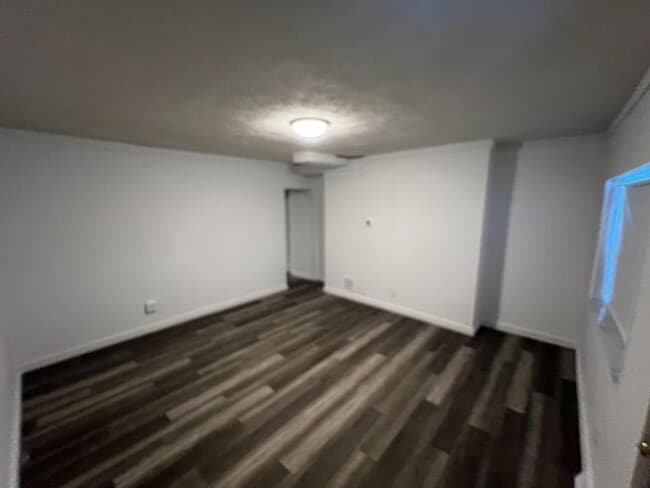 Building Photo - 16 Bridge St Rental