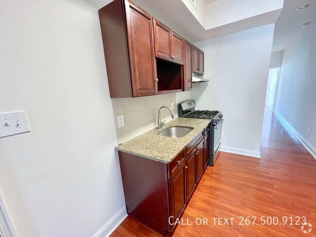 Building Photo - Perfect Location, Perfect Apartment.  W/D.... Unit 2nd Floor