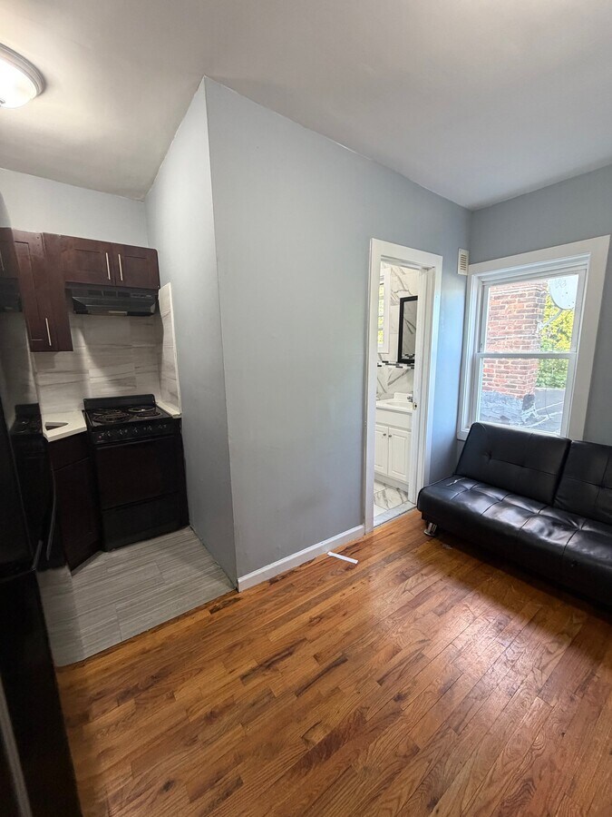 Photo - 30 Gladstone Ave Unit 3
