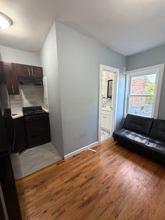 30 Gladstone Ave Unit 3