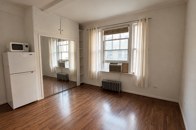 Photo - 140 W 71st St