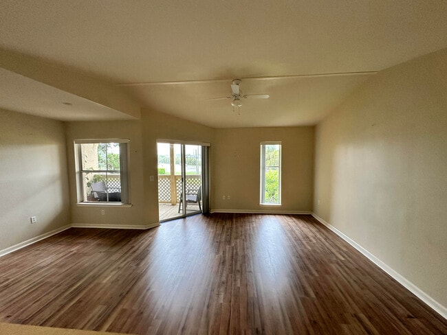 Photo - 4863 Via Palm Lakes Unit 811