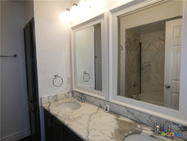 Building Photo - 14745 Babcock Rd