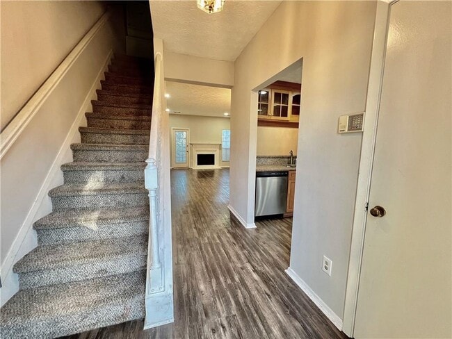 Photo - 206 Wedgewood Way