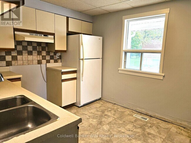 Photo - 278 Egremont St N